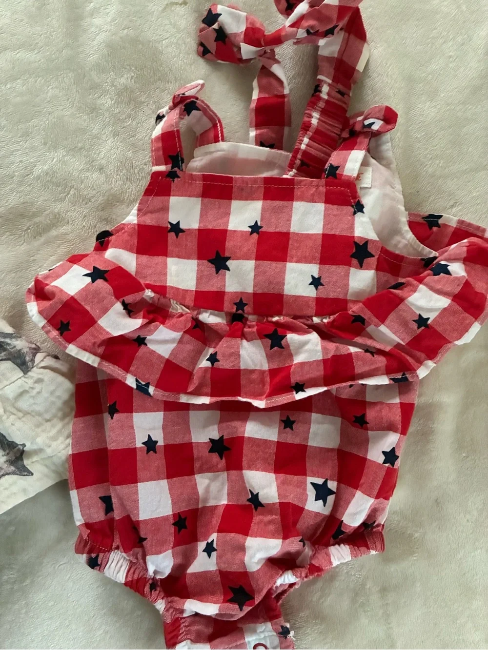 2 outfits 0-3 months one-piece rompers Carters and cat & jack